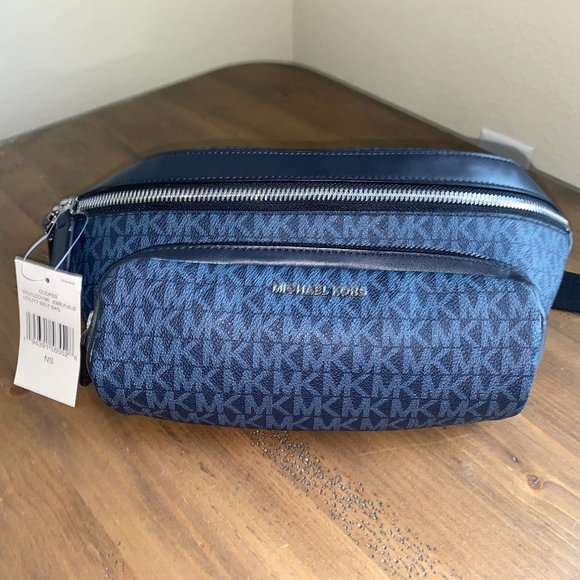 Michael Kors Cooper Logo Utility Bag - Picture 4 of 7